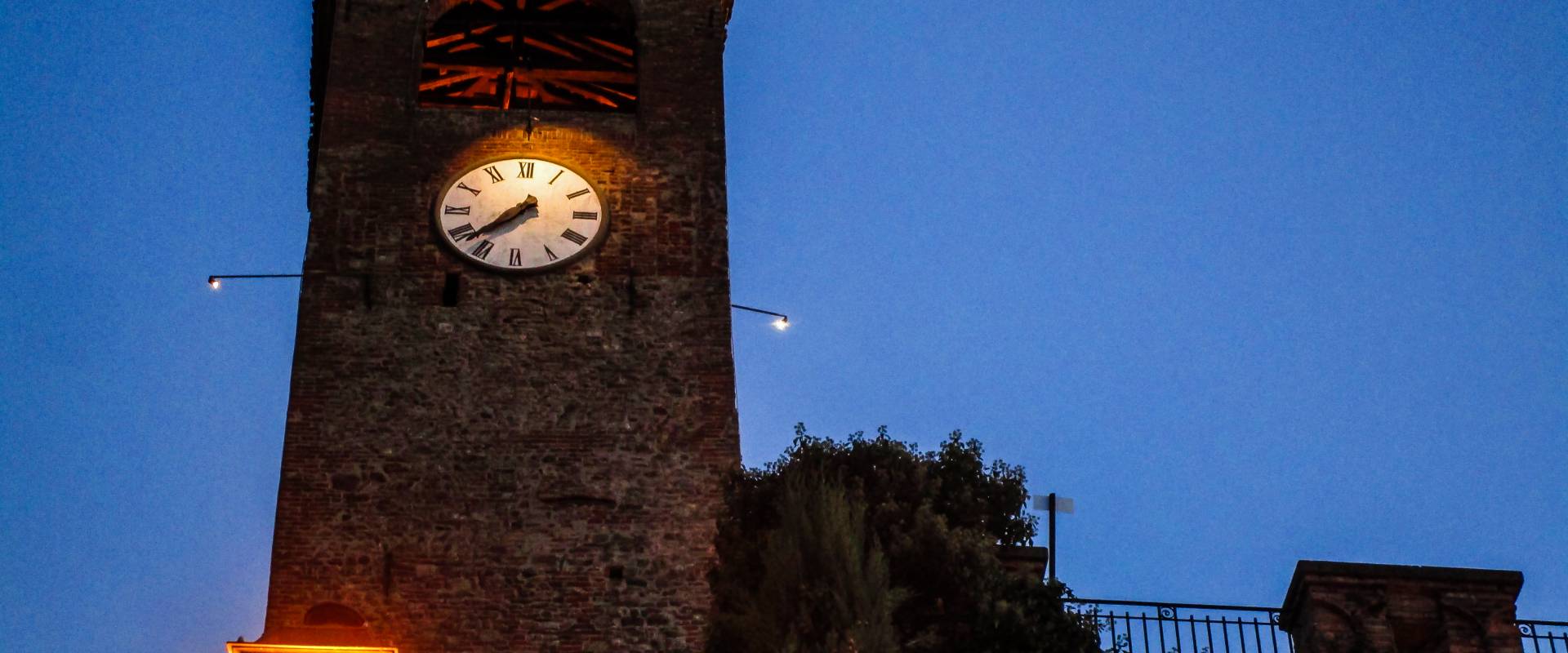 La Torre dell'Orologio di sera photo by LucaNacchio